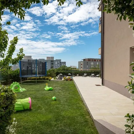 Sunny Garden Adria