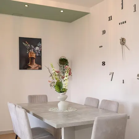 Апартаменти Sunny Garden Adria