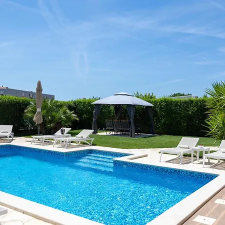 Апартаменти Sunny Garden Adria