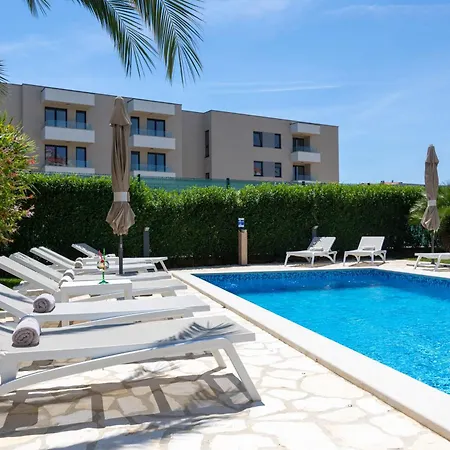 Sunny Garden Adria Апартаменти *