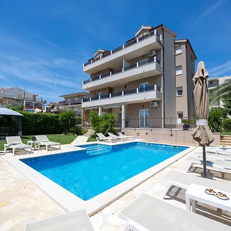 Sunny Garden Adria Апартаменти Спліт