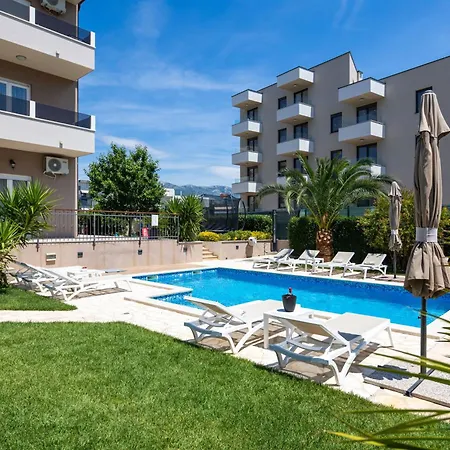 Апартаменти Sunny Garden Adria