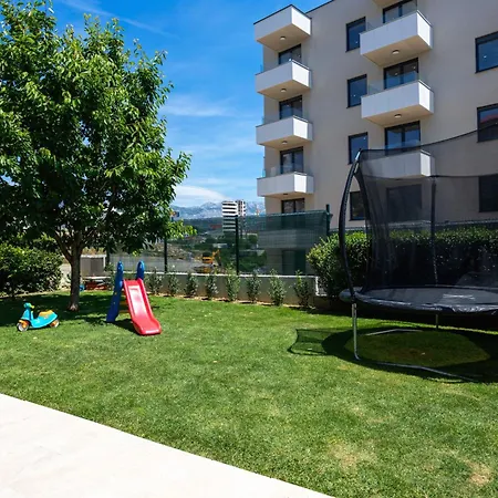 Апартаменти Sunny Garden Adria