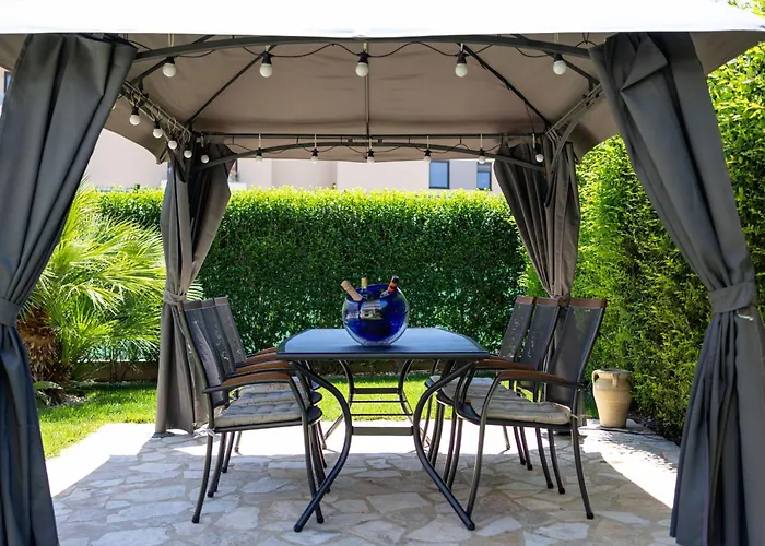 Апартаменти Sunny Garden Adria Спліт