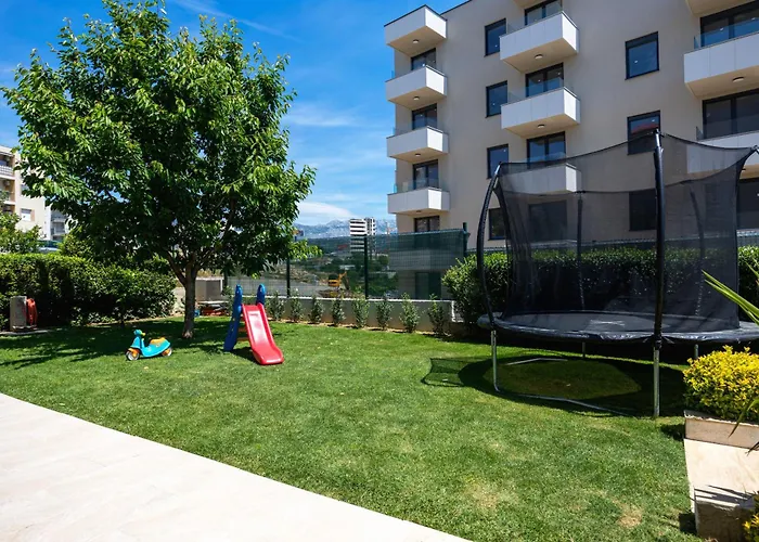 Апартаменти Sunny Garden Adria